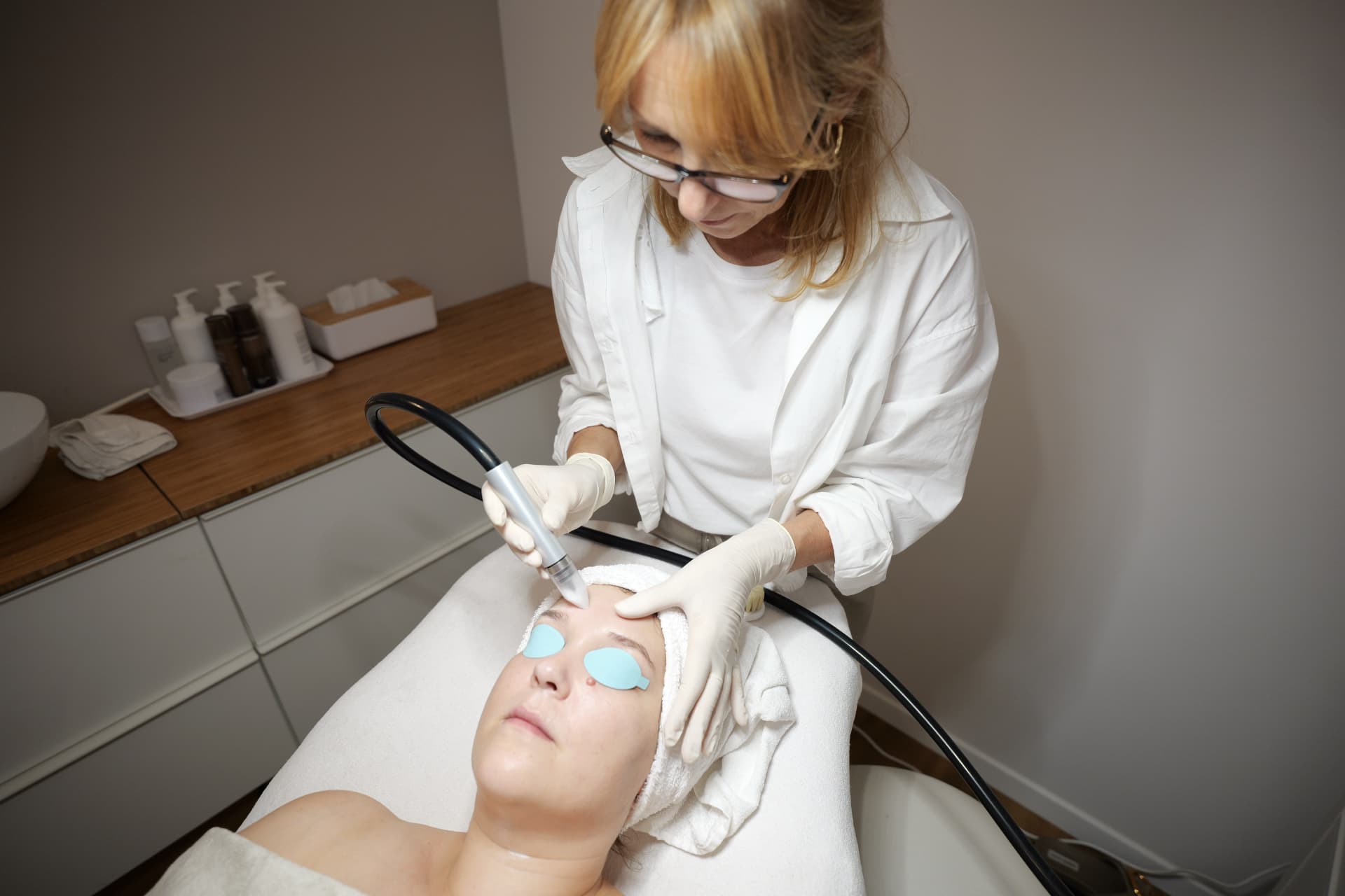 Mikrodermabrasion mit dem REVIDERM SkinPeeler bei Beautylife Fellbach